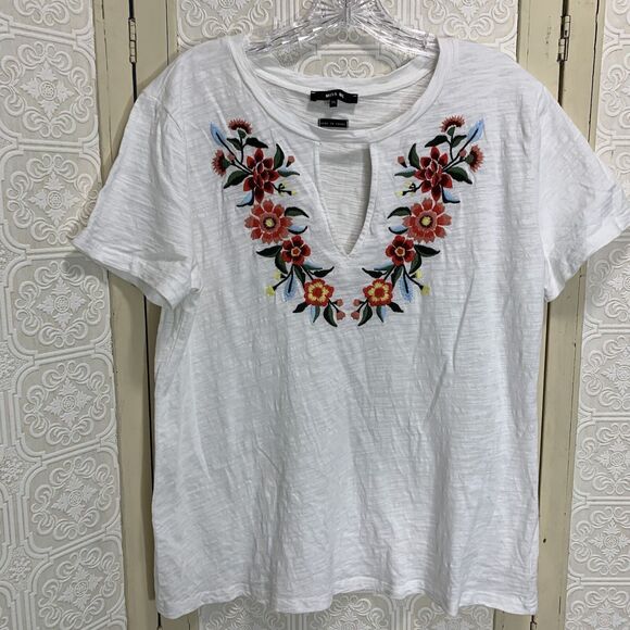 Miss Me In Full Bloom Keyhole Top Women's XL Embroidered  MSRP $49.00 - Picture 1 of 6
